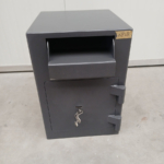Salvus Monopoli 1 afstortkluis – OCC1818 Occasion Kassa en Afroomkluizen MustangSafes